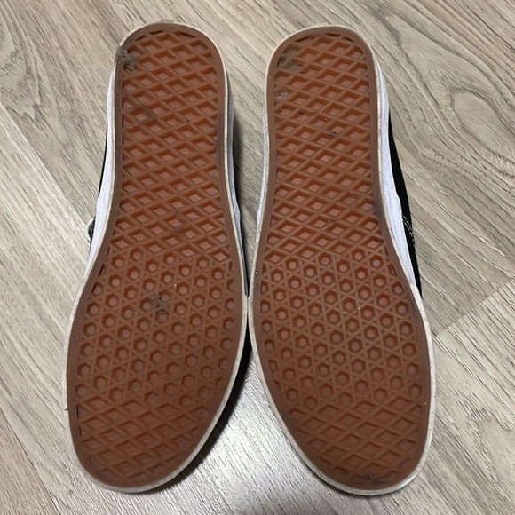Vans - Picture 2 of 4